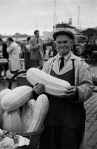 Essu eteen! Esineenä esiliina