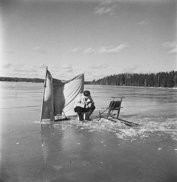 Potkien eteenpäin- Potkukelkkailun historiaa Suomessa